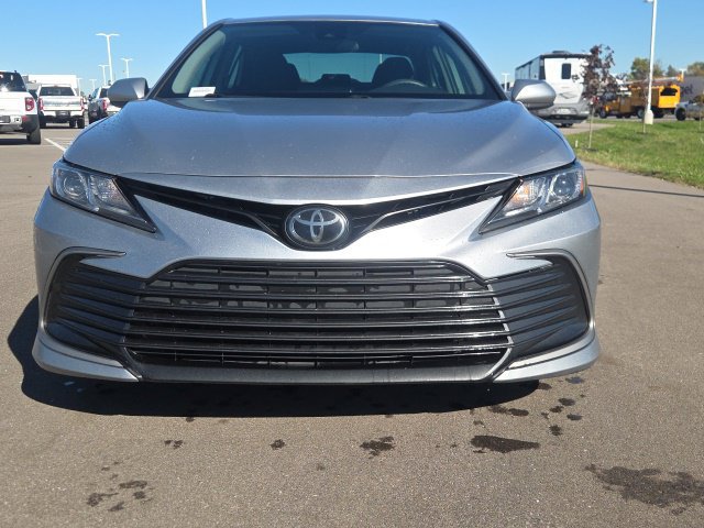 Used 2023 Toyota Camry LE FWD image 3