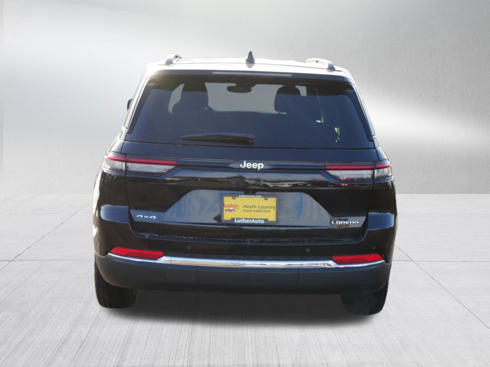 Used 2023 Jeep Grand Cherokee Laredo w/ Luxury Tech Group I image 4