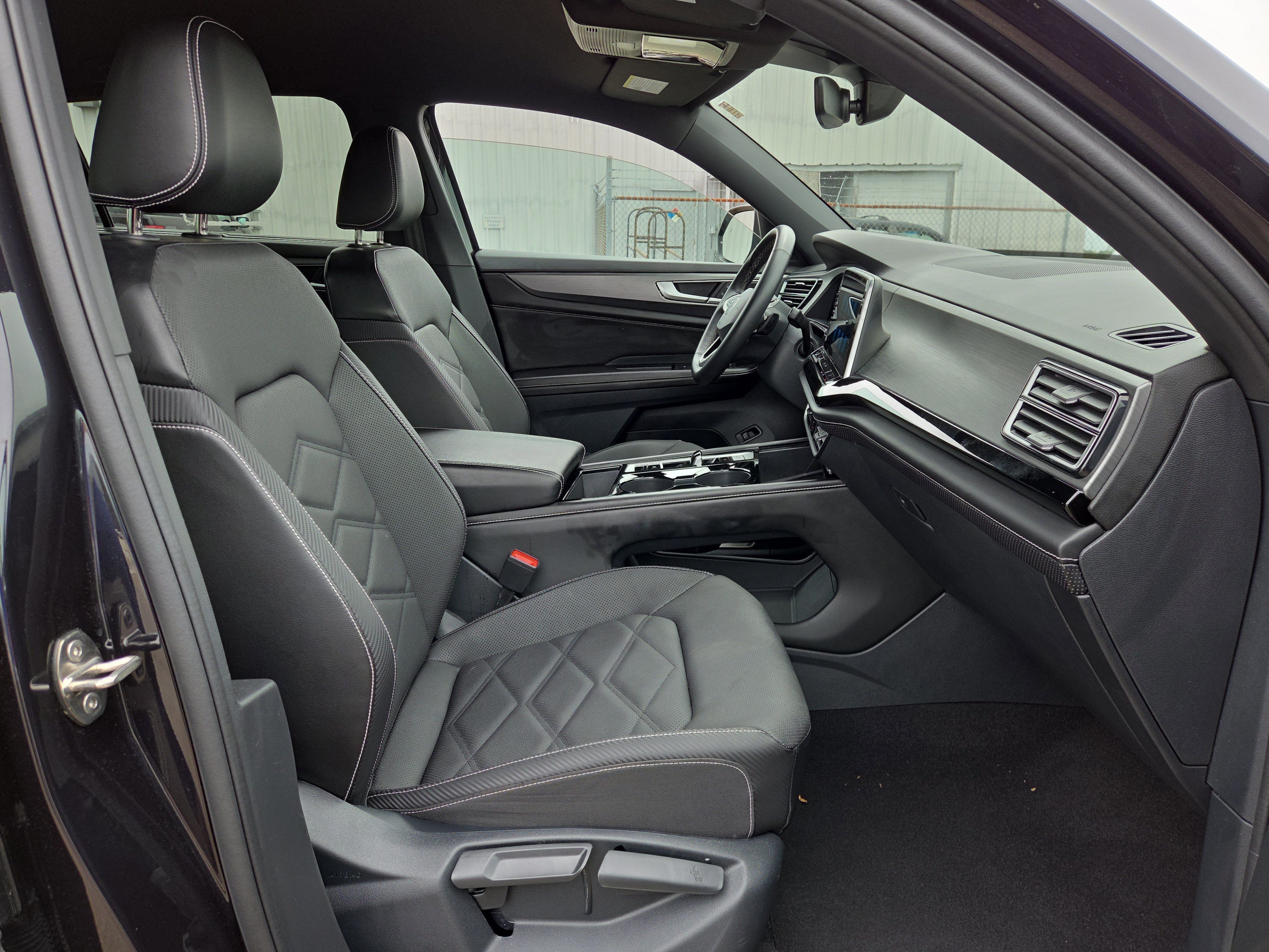 Used 2024 Volkswagen Atlas Cross Sport SE FWD image 16