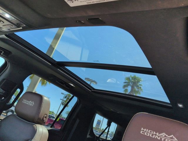 Used 2022 Chevrolet Suburban High Country image 19