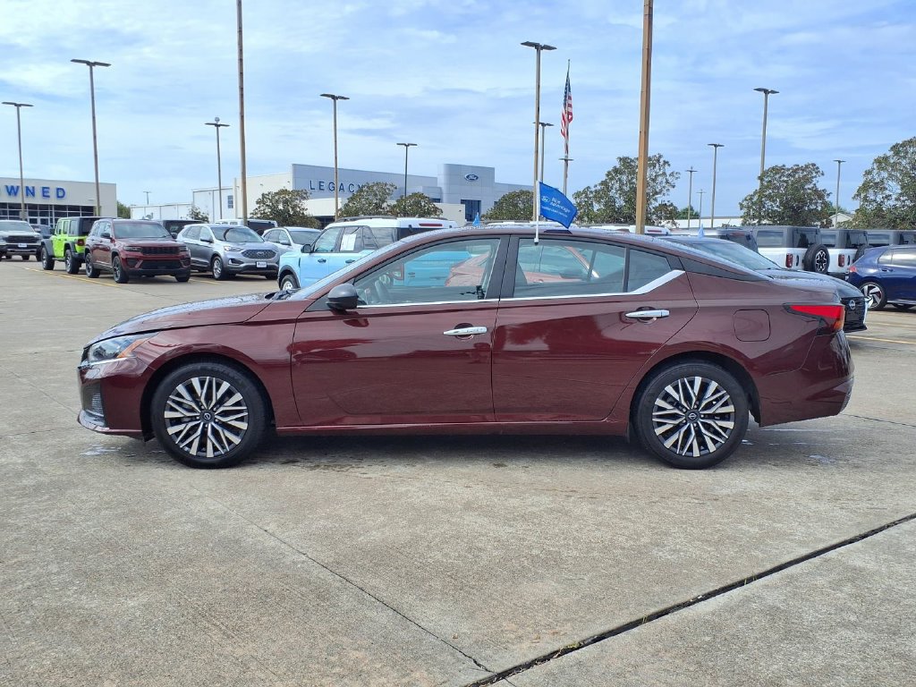 Used 2025 Nissan Altima 2.5 SV FWD image 3