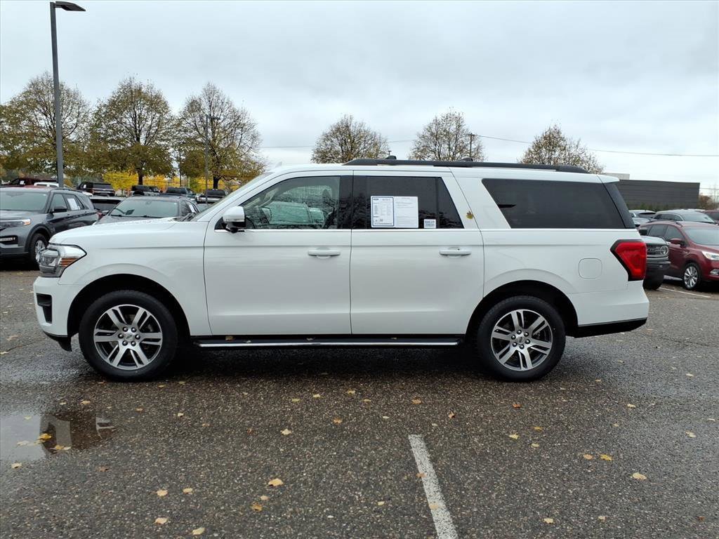 Certified 2022 Ford Expedition Max XLT image 2