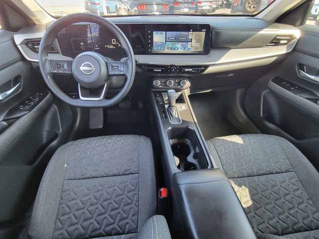 Used 2025 Nissan Kicks SV w/ Charging Package FWD image 12
