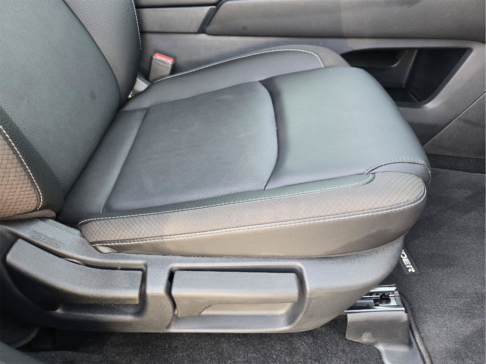 Used 2026 Nissan Pathfinder SL w/ SL Premium Package FWD image 21