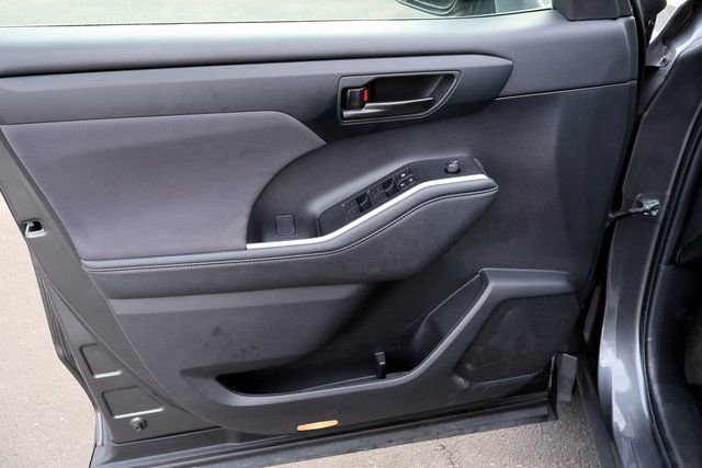 Used 2024 Toyota Highlander LE image 27