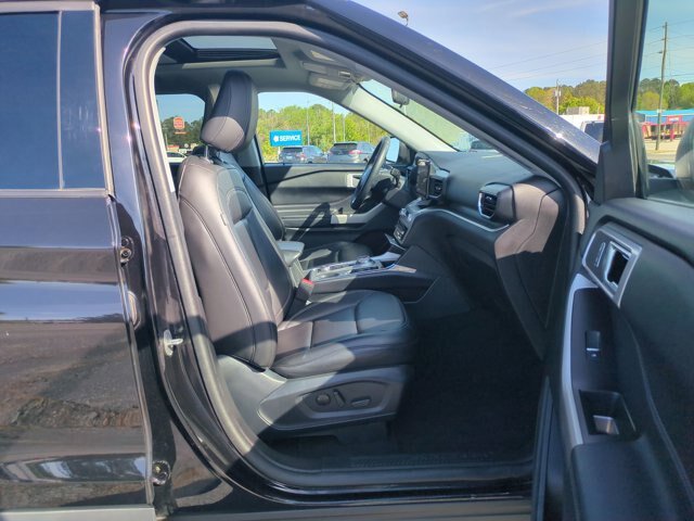 Certified 2022 Ford Explorer XLT w/ Equipment Group 202A AWD/4WD image 36