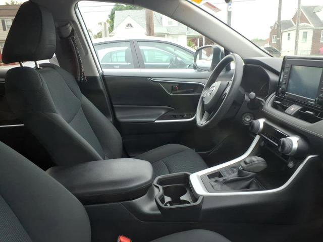 Used 2021 Toyota RAV4 LE AWD/4WD image 5
