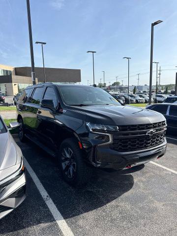 Used 2024 Chevrolet Suburban Z71 w/ Luxury Package AWD/4WD image 2