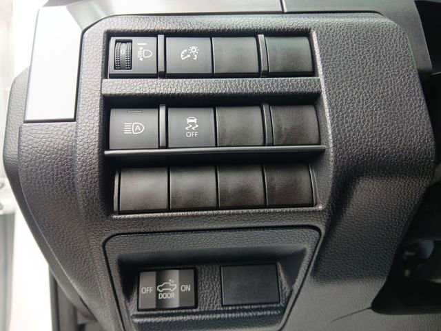 Used 2025 Toyota Tacoma SR5 AWD/4WD image 22