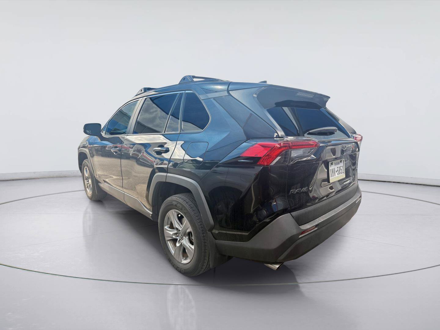 Used 2024 Toyota RAV4 XLE w/ Convenience Package FWD image 7