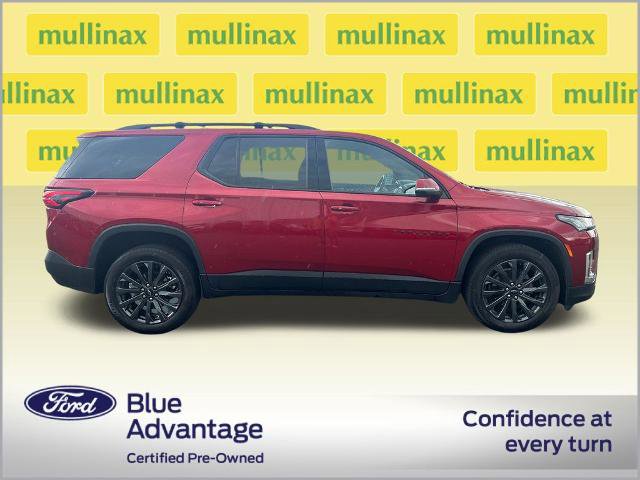 Used 2023 Chevrolet Traverse RS FWD image 2