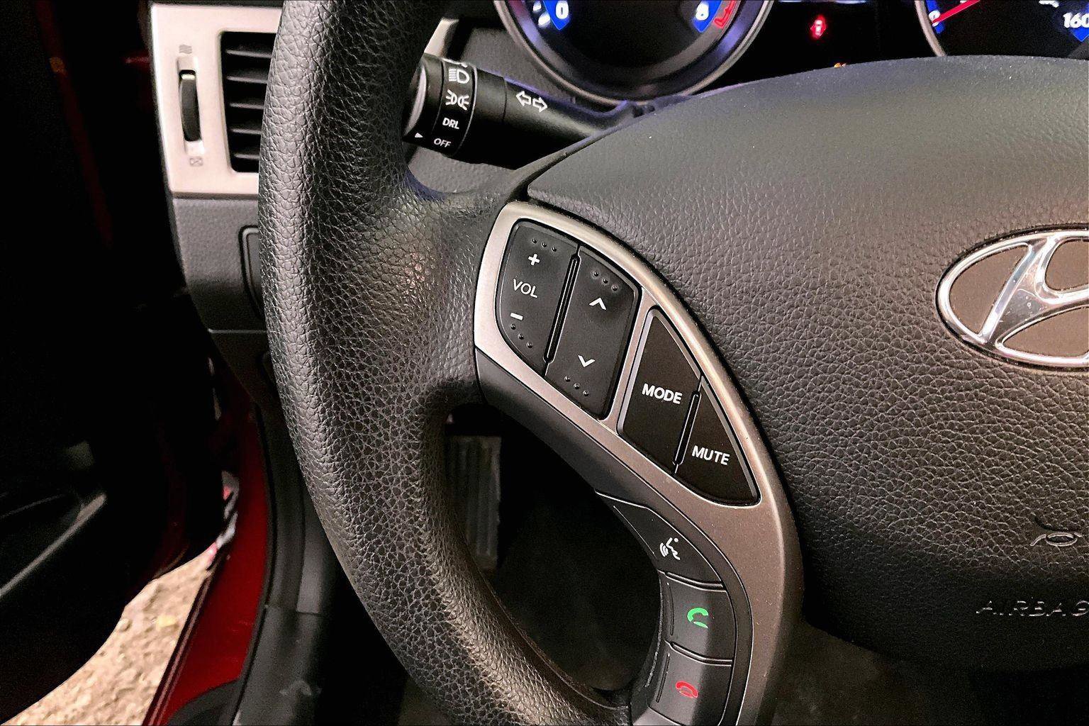 Used 2017 Hyundai Elantra GT image 17