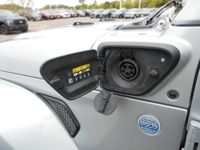 Used 2023 Jeep Wrangler Unlimited Sahara w/ Cold Weather Group AWD/4WD image 32