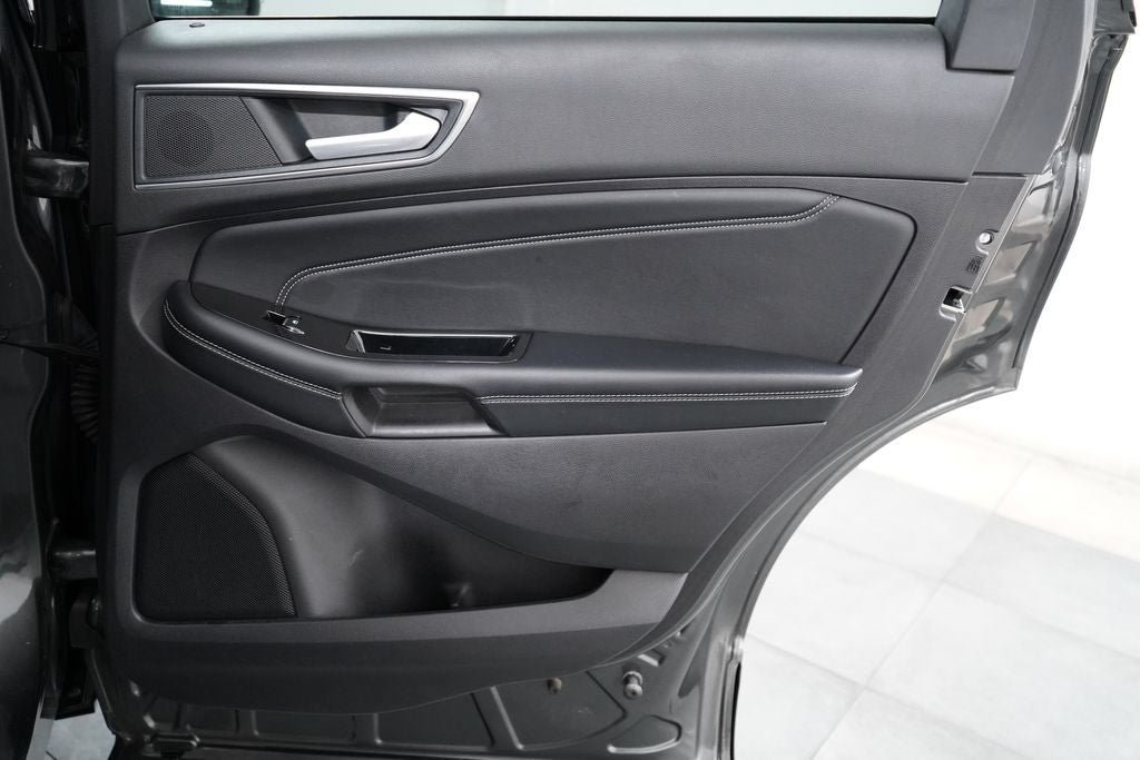 Certified 2018 Ford Edge Titanium w/ Technology Package FWD image 25