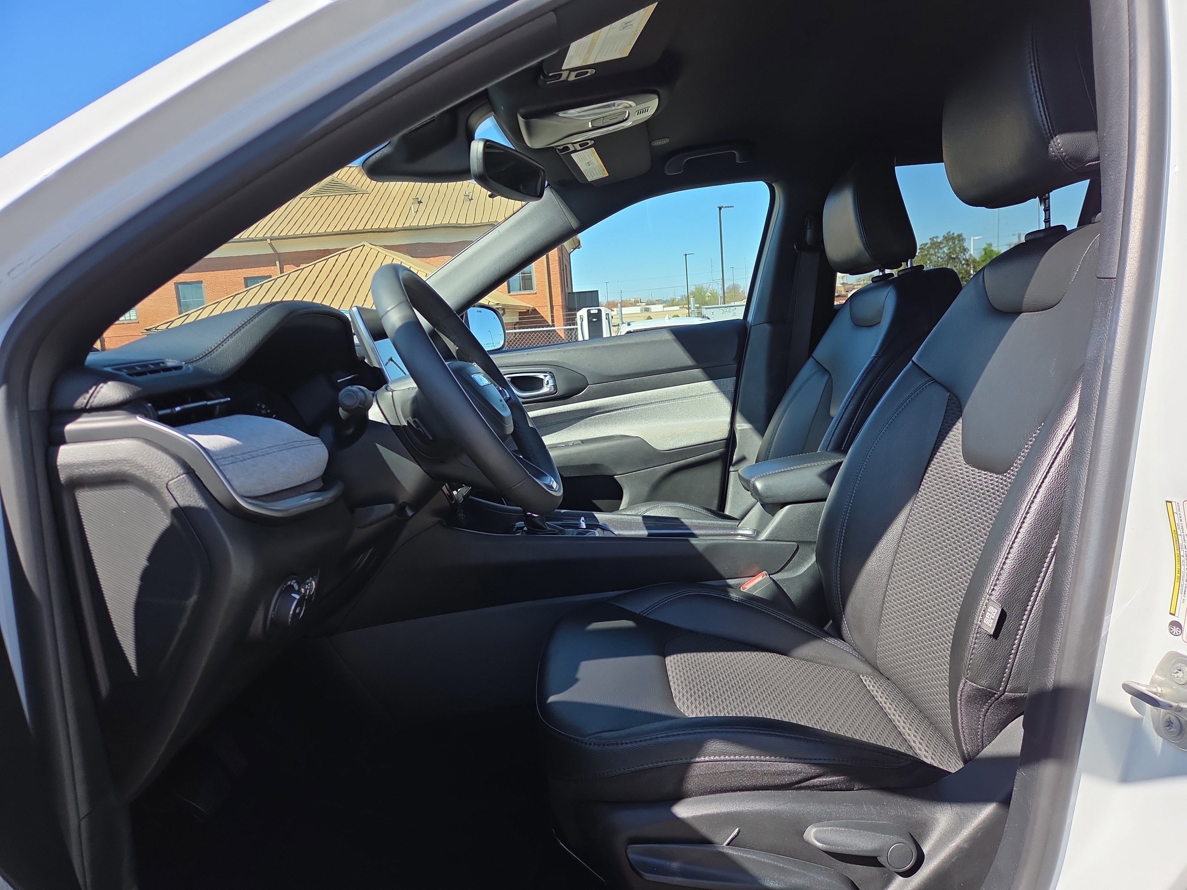 Used 2024 Jeep Compass Latitude image 10