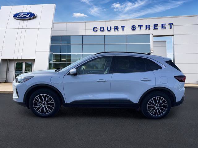Certified 2025 Ford Escape SE w/ PHEV Premium Package FWD image 4