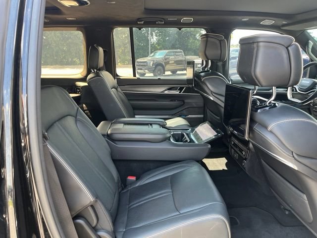 Used 2022 Jeep Grand Wagoneer Series II AWD/4WD image 10