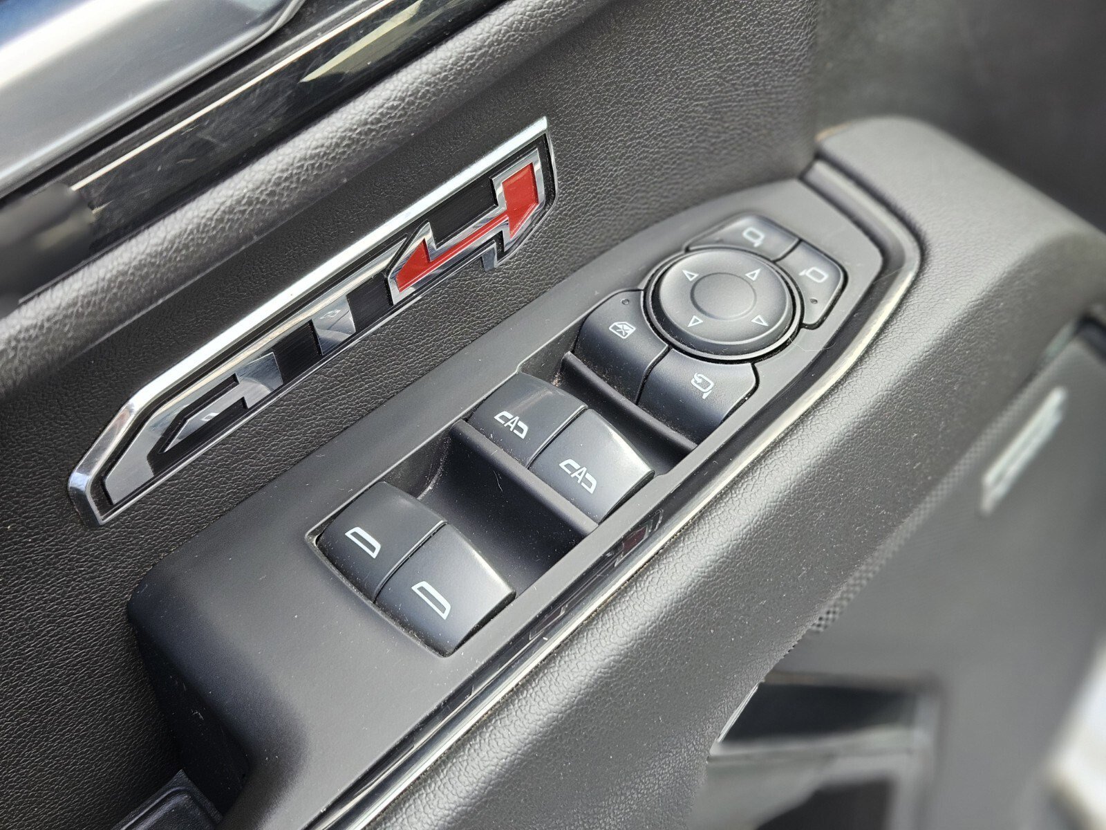 Used 2022 GMC Sierra 1500 AT4 w/ AT4 Premium Package image 18