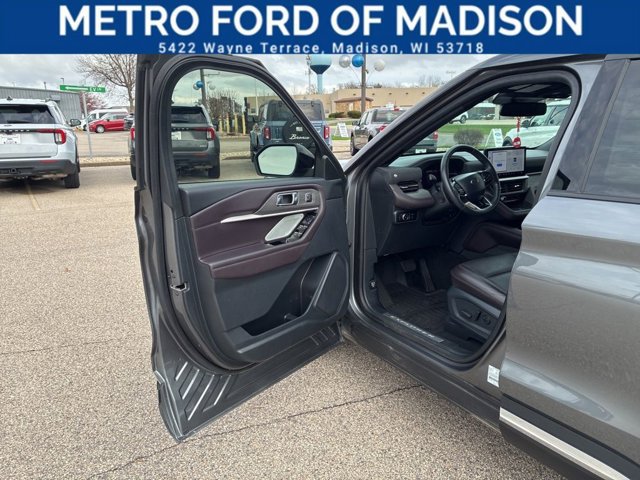 Certified 2025 Ford Explorer Platinum AWD/4WD image 10