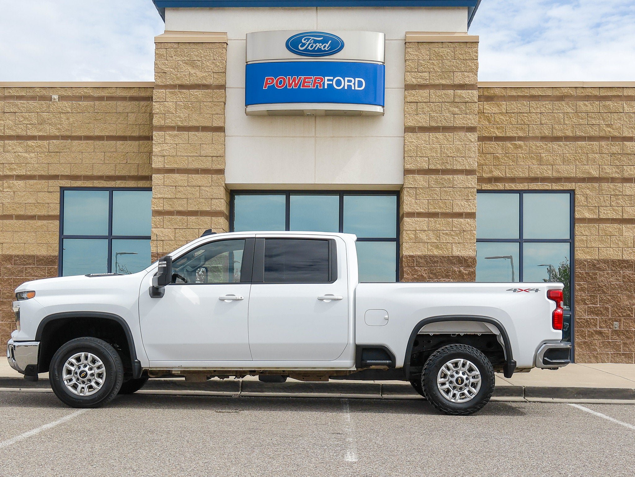 Used 2025 Chevrolet Silverado 2500 LT w/ Convenience Package AWD/4WD image 9