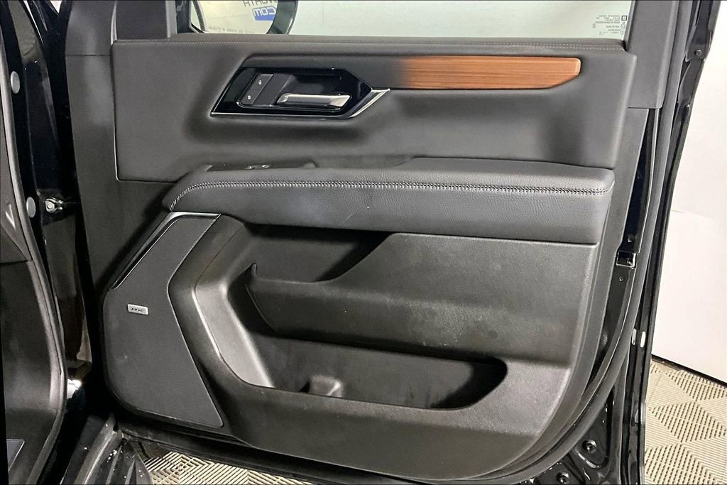 Used 2025 GMC Yukon Denali AWD/4WD image 19