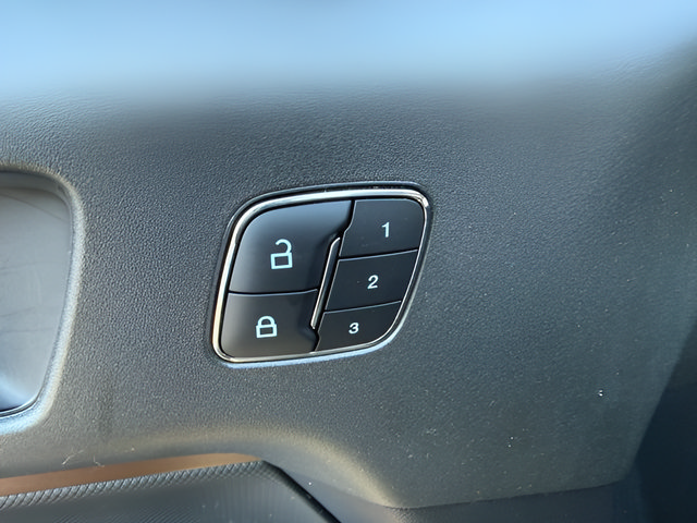 Certified 2025 Ford Bronco Sport Outer Banks w/ Outer Banks Tech Package+ AWD/4WD image 23