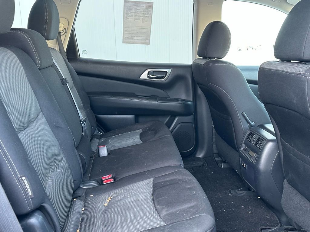Used 2020 Nissan Pathfinder SV image 18