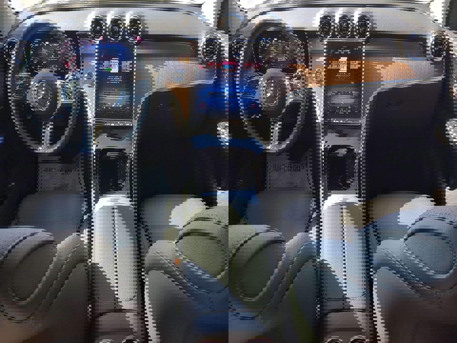 Used 2025 Mercedes-Benz GLC 350e 4MATIC image 37