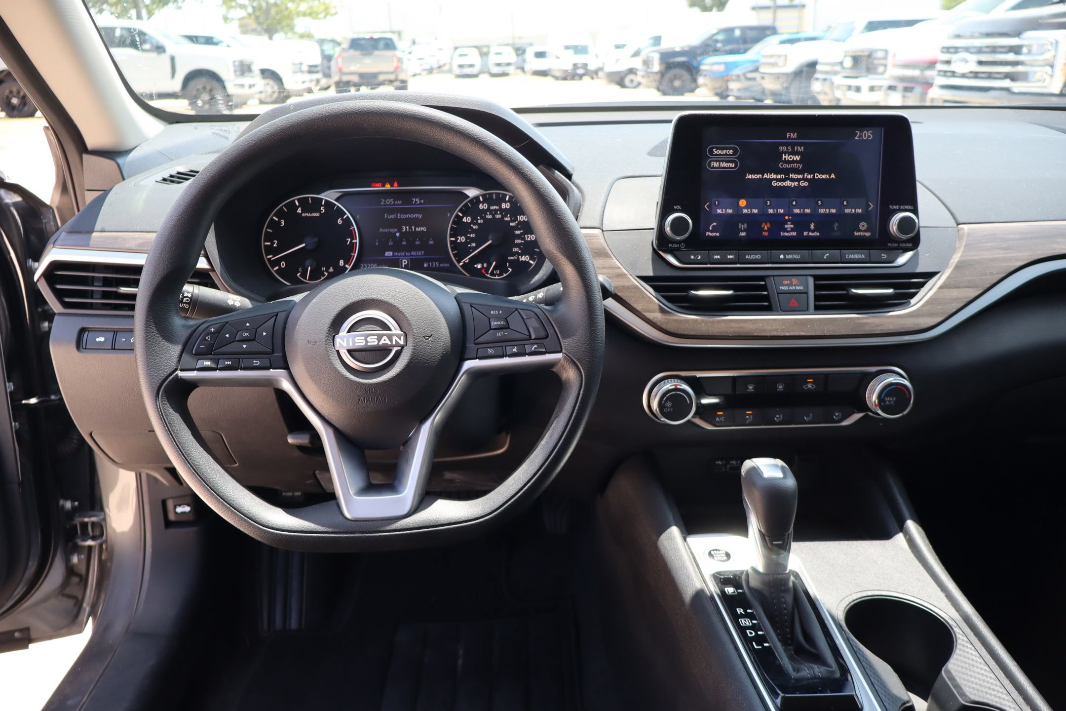 Used 2025 Nissan Altima 2.5 SV FWD image 18