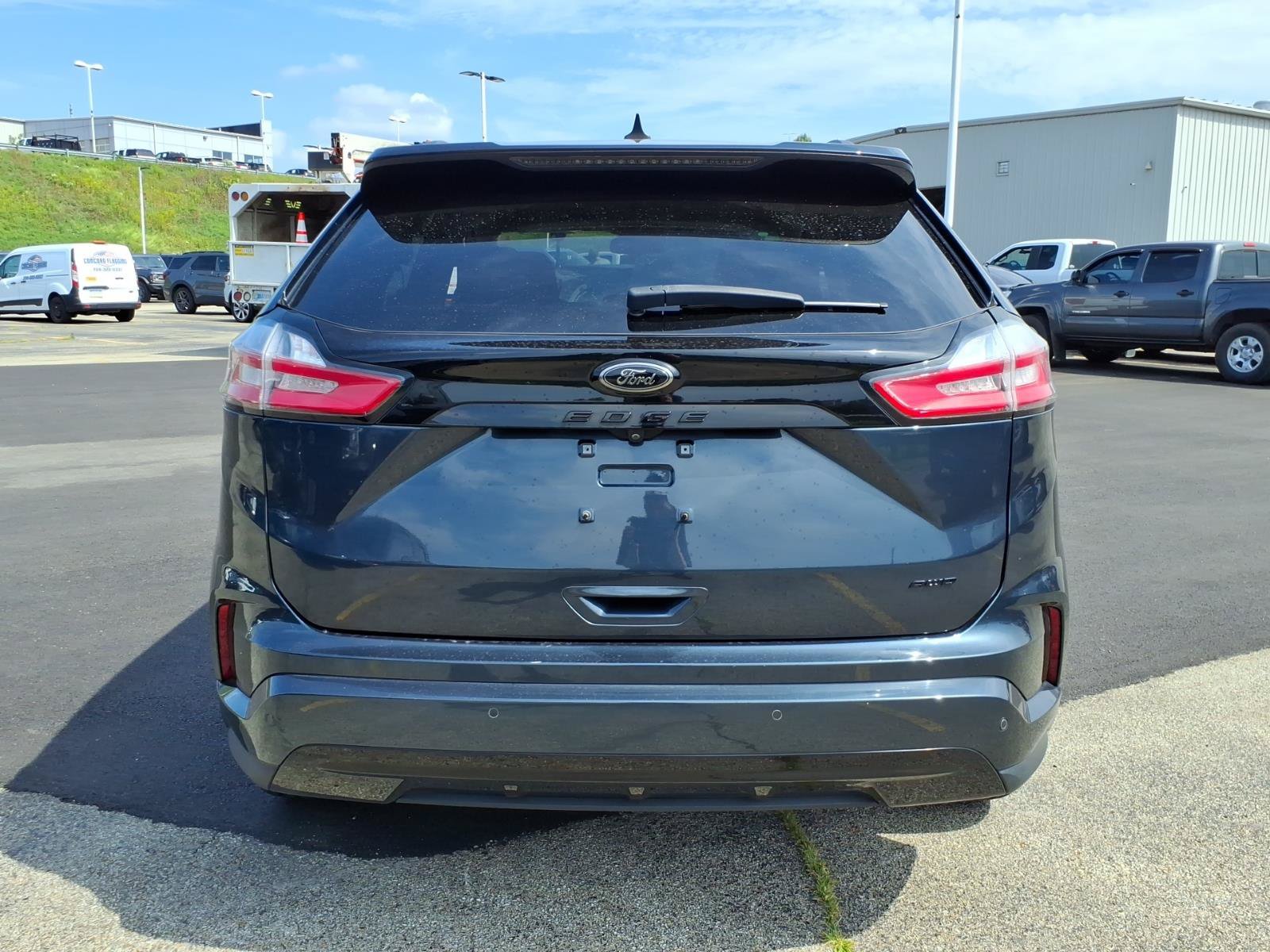 Certified 2023 Ford Edge SE w/ Black Appearance Package AWD/4WD image 3