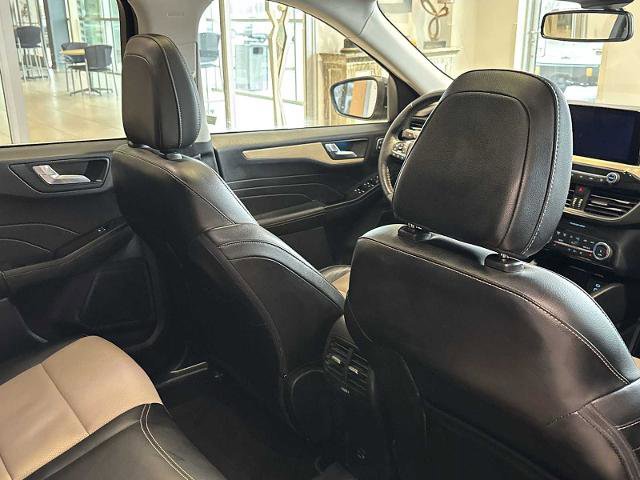 Certified 2022 Ford Escape Titanium w/ Titanium Premium Package image 27