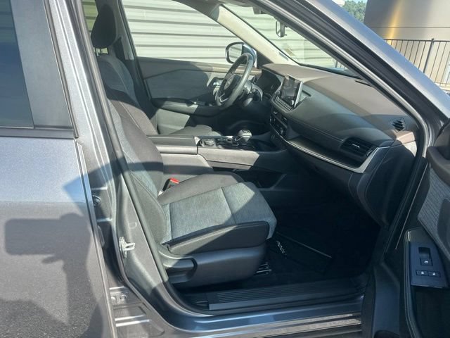 Used 2023 Nissan Rogue SV AWD/4WD image 32