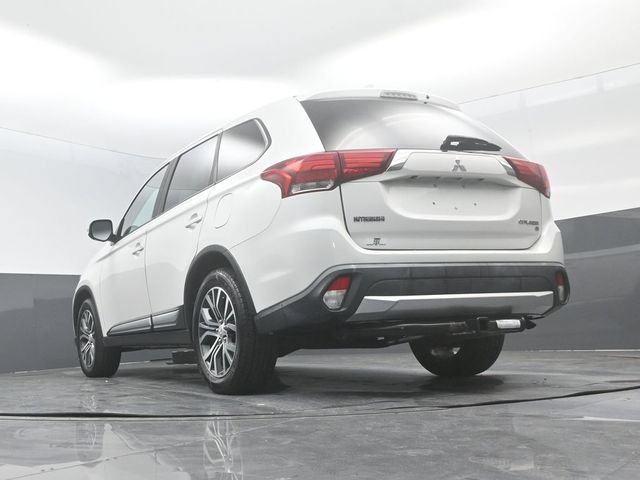 Used 2018 Mitsubishi Outlander SE AWD/4WD image 25