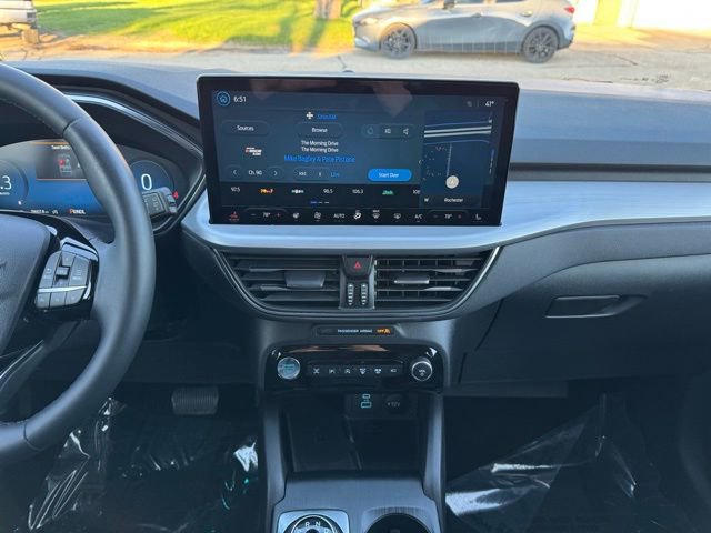Certified 2023 Ford Escape Platinum AWD/4WD image 2