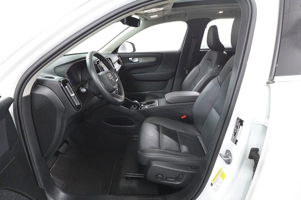 Used 2025 Volvo XC40 B5 Core AWD/4WD image 26