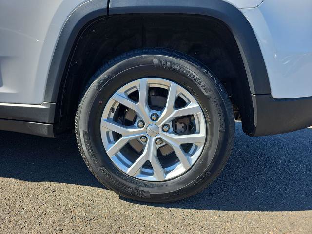 Used 2023 Jeep Grand Cherokee Limited AWD/4WD image 13