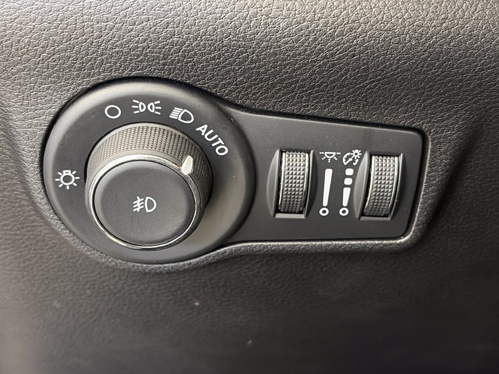 Used 2024 Jeep Compass Latitude AWD/4WD image 24