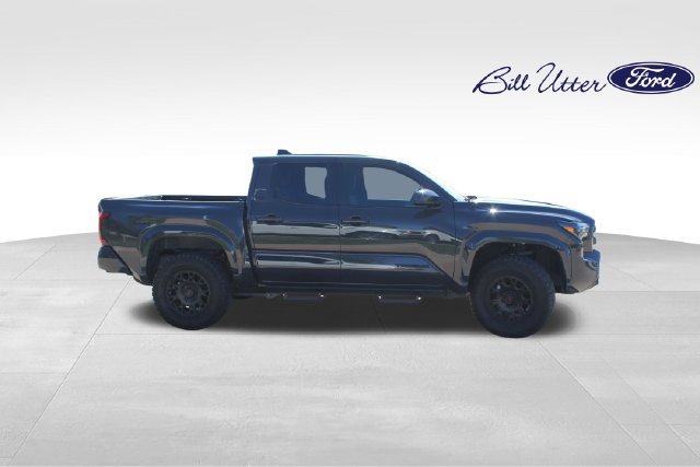 Used 2025 Toyota Tacoma SR5 AWD/4WD image 4