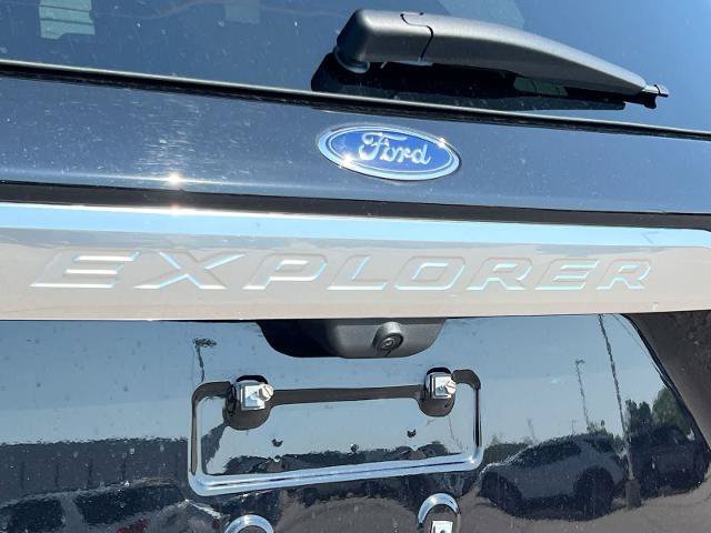 Certified 2023 Ford Explorer Platinum w/ Technology Package AWD/4WD image 12