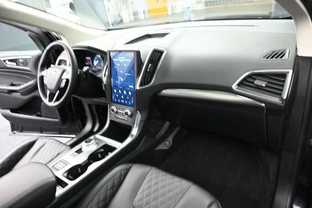 Certified 2024 Ford Edge Titanium w/ Equipment Group 301A AWD/4WD image 30