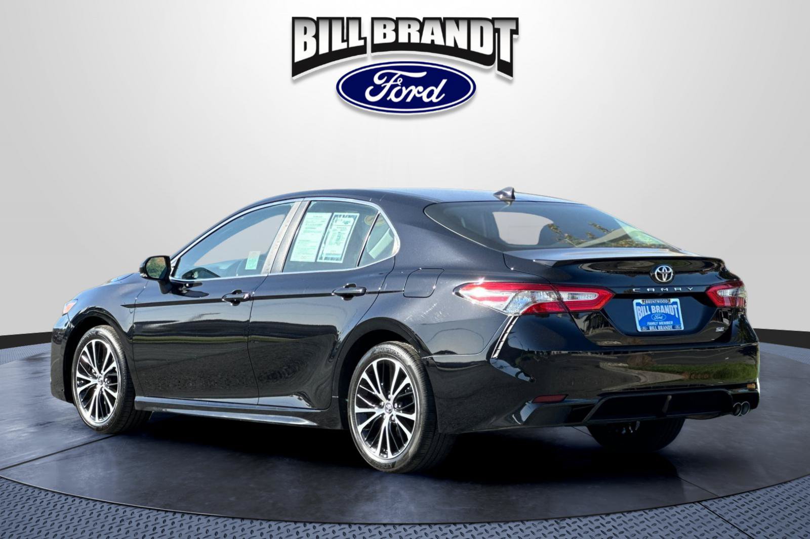 Used 2019 Toyota Camry SE w/ Convenience Package FWD image 5