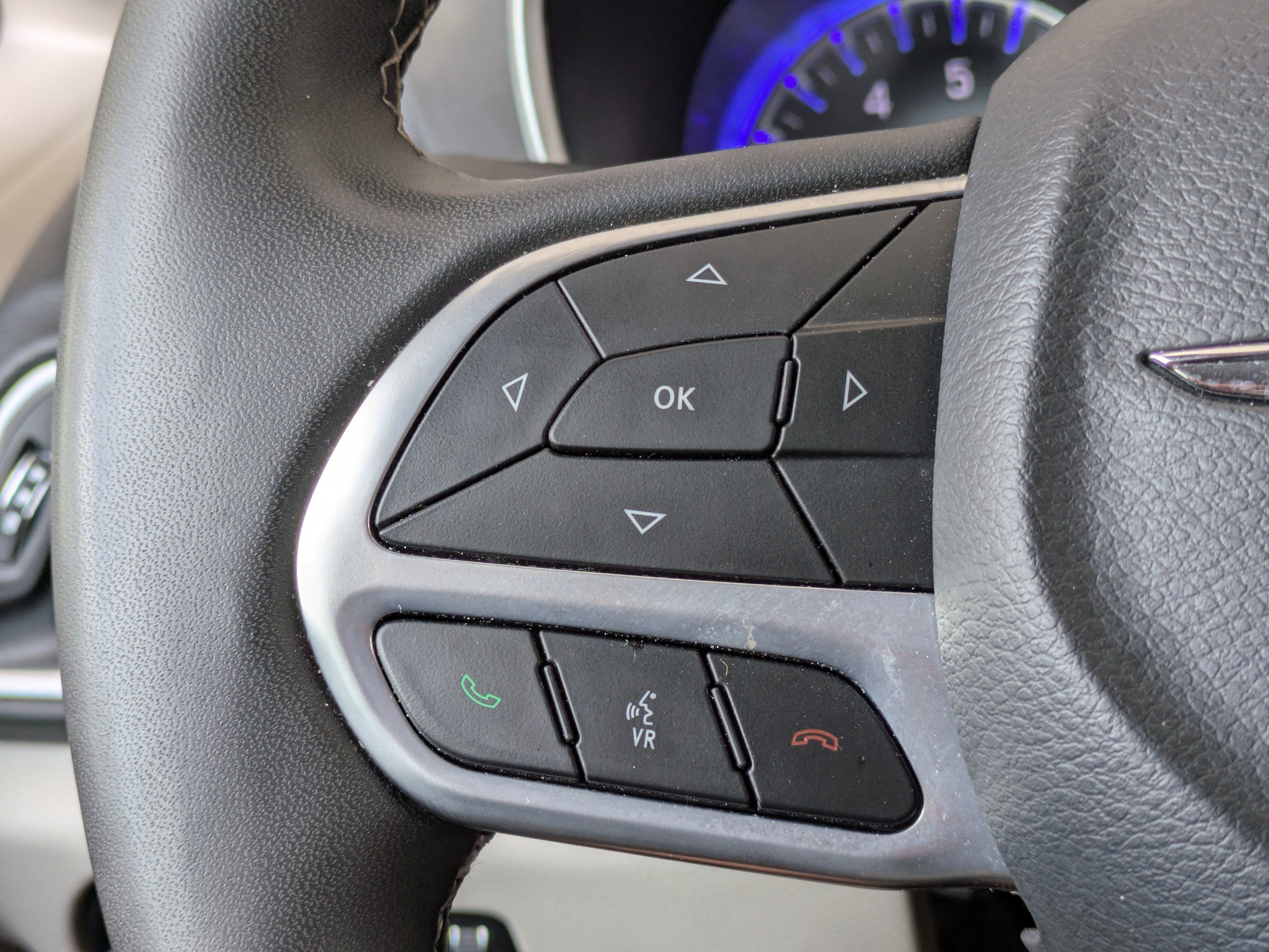 Used 2024 Chrysler Pacifica Touring-L FWD image 27