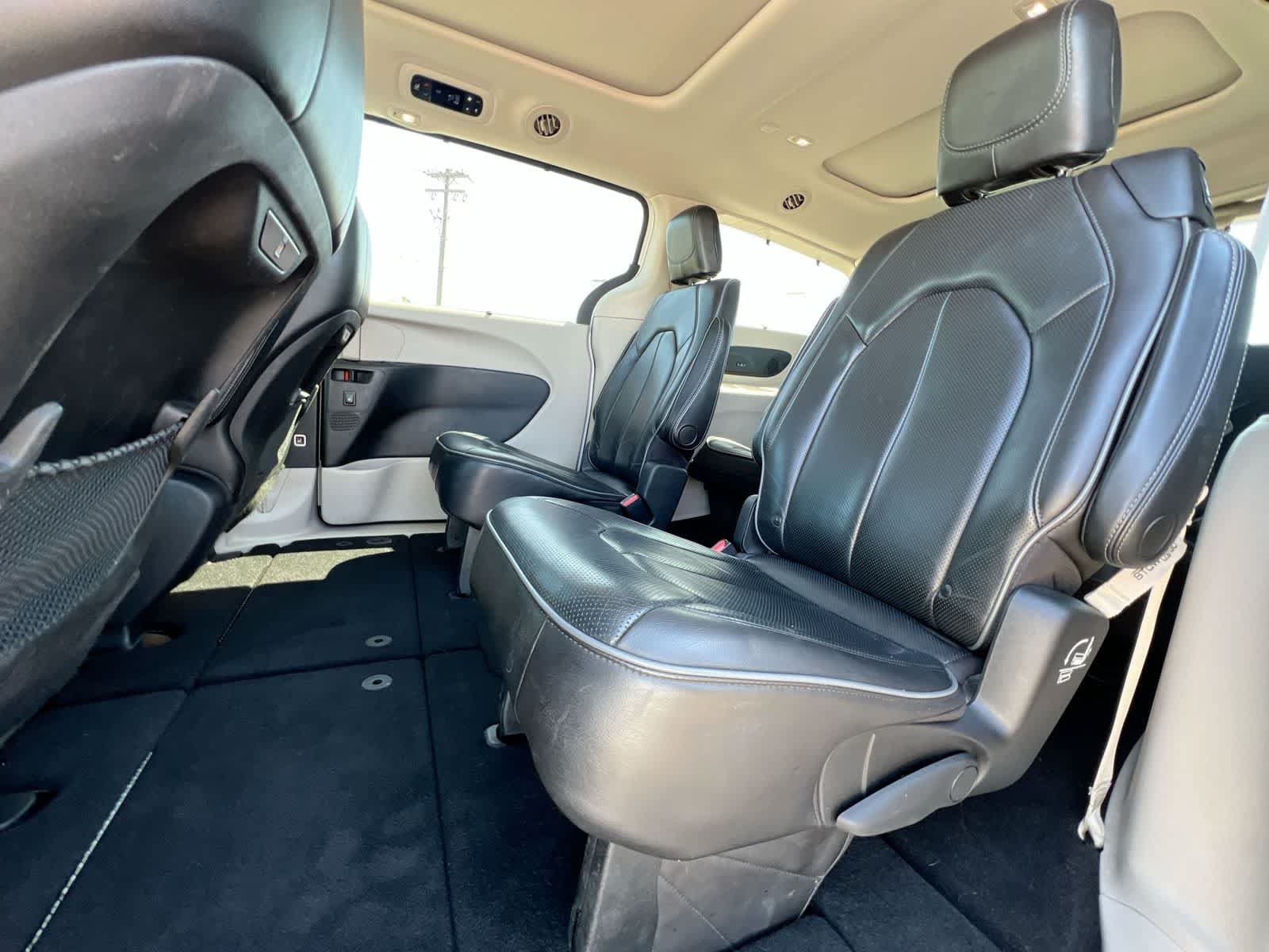 Used 2020 Chrysler Pacifica Limited FWD image 19