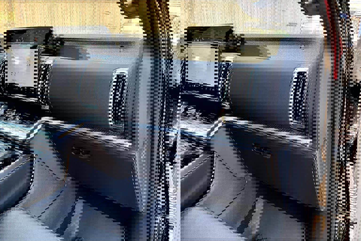 Certified 2025 Ford Expedition Platinum w/ Stealth Appearance Package image 21