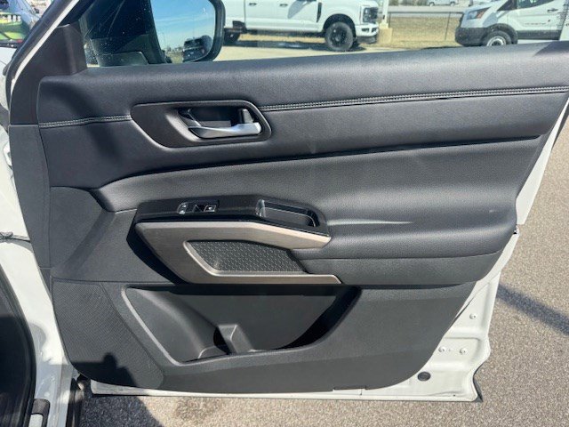 Used 2024 Nissan Pathfinder Platinum image 37