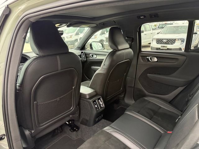 Used 2021 Volvo XC40 P8 Recharge image 8