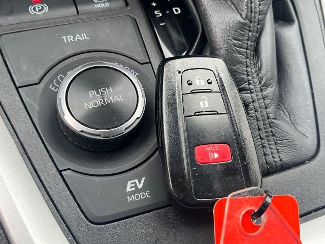 Used 2020 Toyota RAV4 XLE image 17