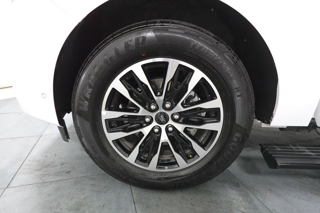 Certified 2025 Ford Expedition Platinum AWD/4WD image 38