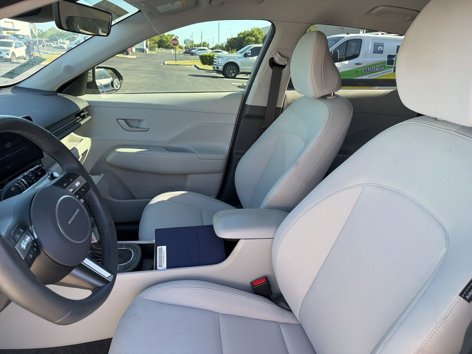 Used 2025 Hyundai Kona SEL FWD image 17