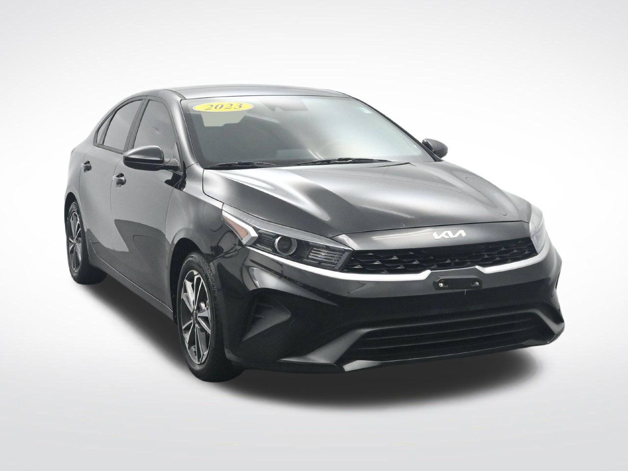 Used 2023 Kia Forte LXS FWD image 3